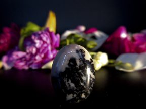 MUSTIKA KEJANTANAN MINAKJINGGO